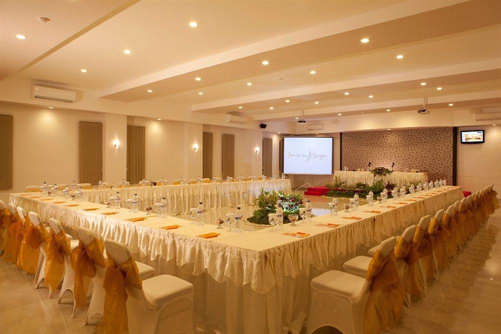Jentra Dagen Hotel Malioboro Джокьякарта Экстерьер фото