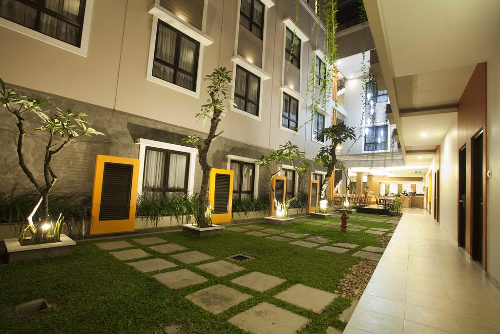Jentra Dagen Hotel Malioboro Джокьякарта Экстерьер фото